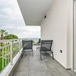 Apartman E & D Family By The Sea *